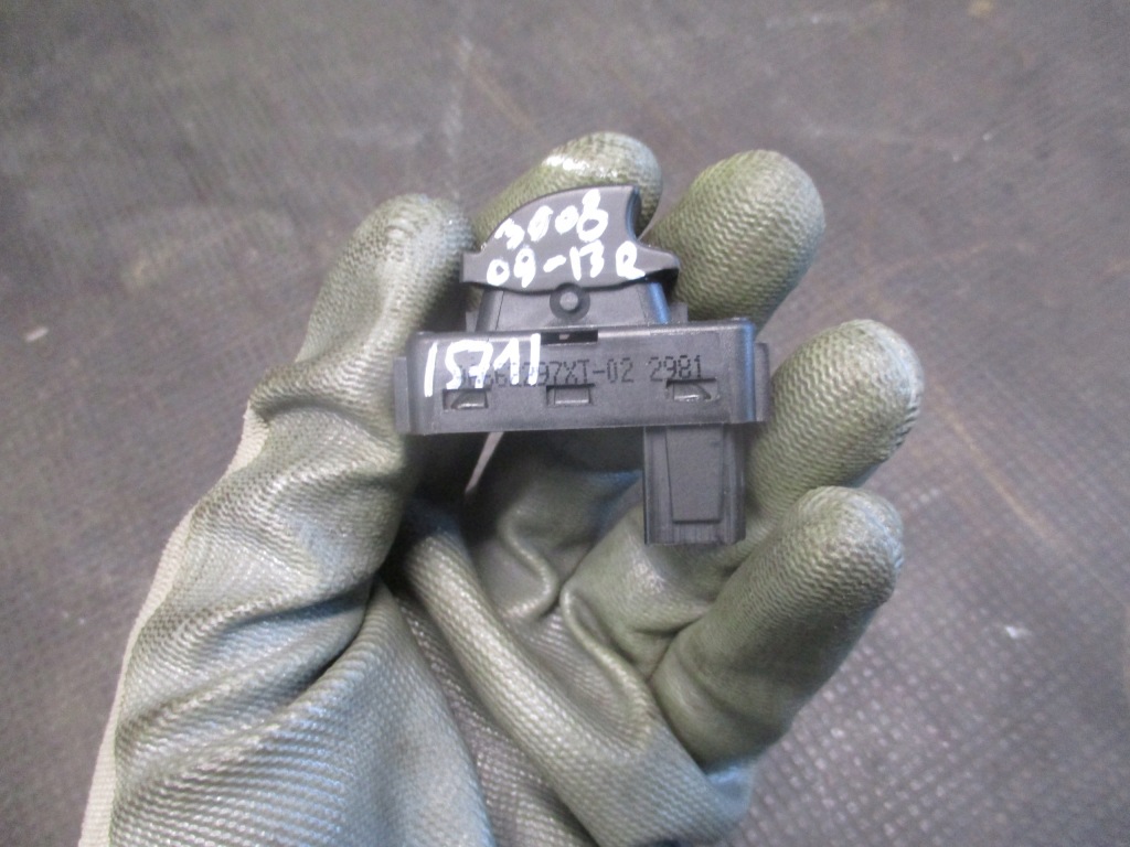 фото №8, Кнопка стекло 96662297 peugeot 3008 i 1.6 d ehdi 09-13 r.