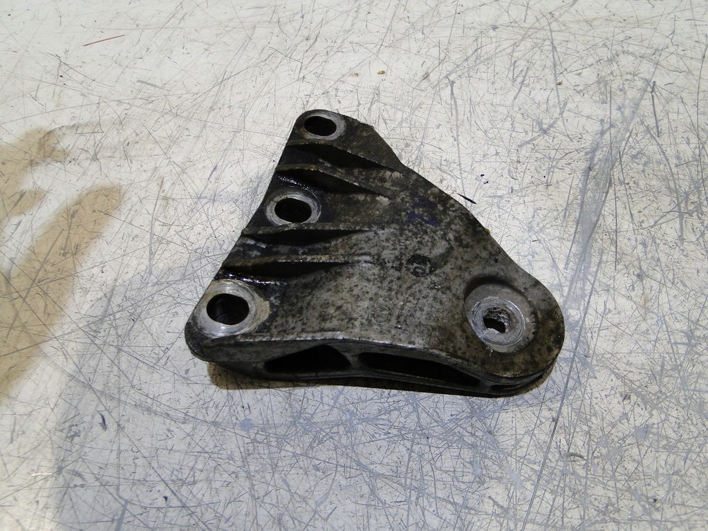 фото №5, Audi a2 1,4b 16v aua кронштейн кронштейн двигуна права 8z0199185m