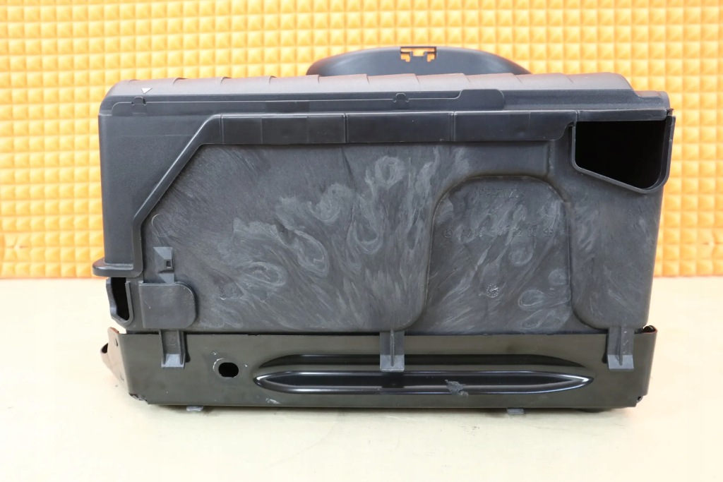 Mercedes w246 корпус крышка аккумулятор 2465460078 2465410005 Недорого