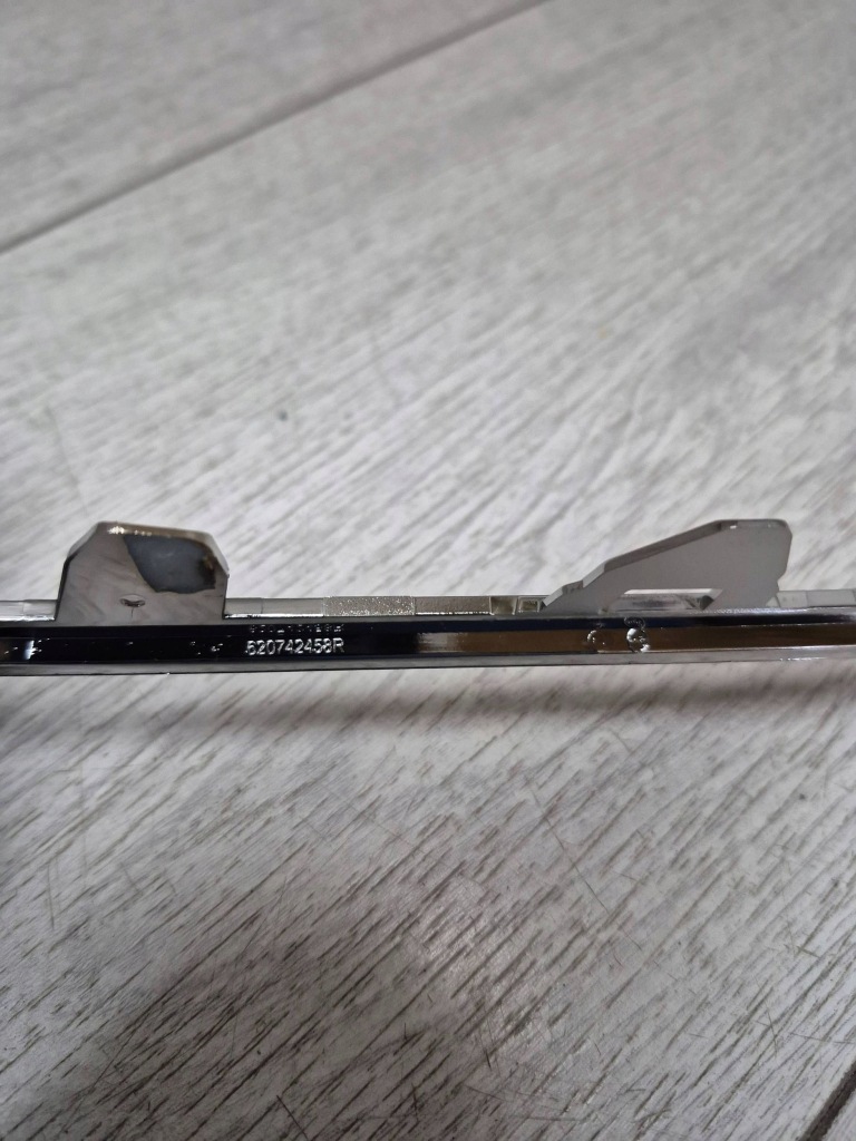 12010. clio v молдинг решітка радіатора правий перед 620742458r Недорого