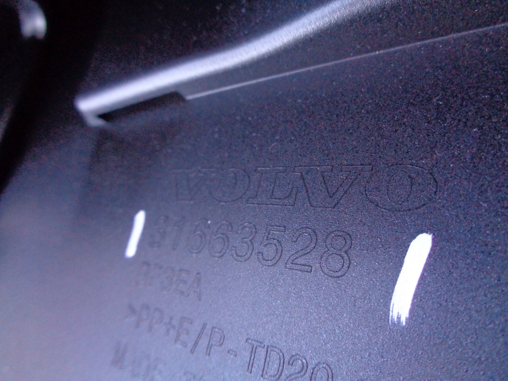 Новая решётка бампера volvo xc90 20- рестайлинг  r-design Недорого