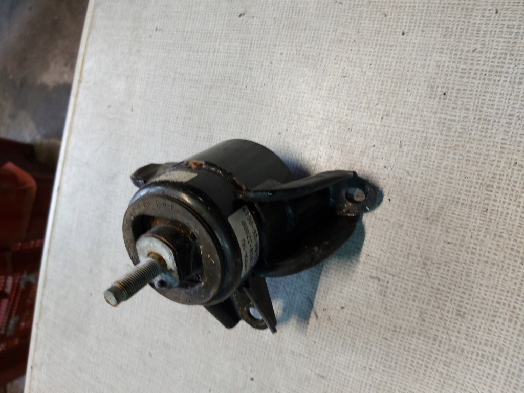 фото №1, Hyundai i40 подушка двигуна 21810-3z000