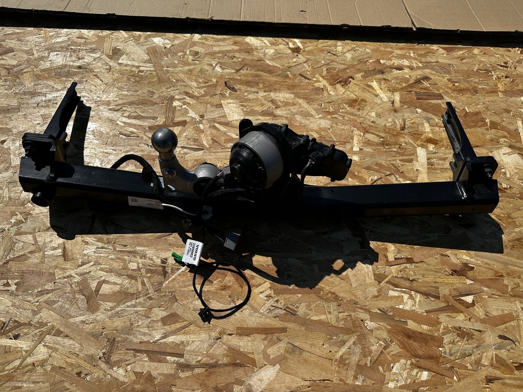 фото №1, Volvo xc40 hak буксировочный 32270802