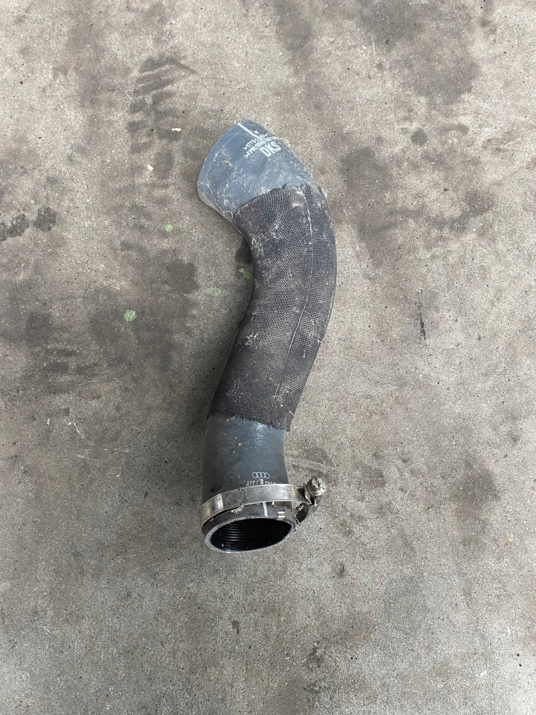 фото №1, Audi a8 d5 шланг интеркулер 4n0145737p