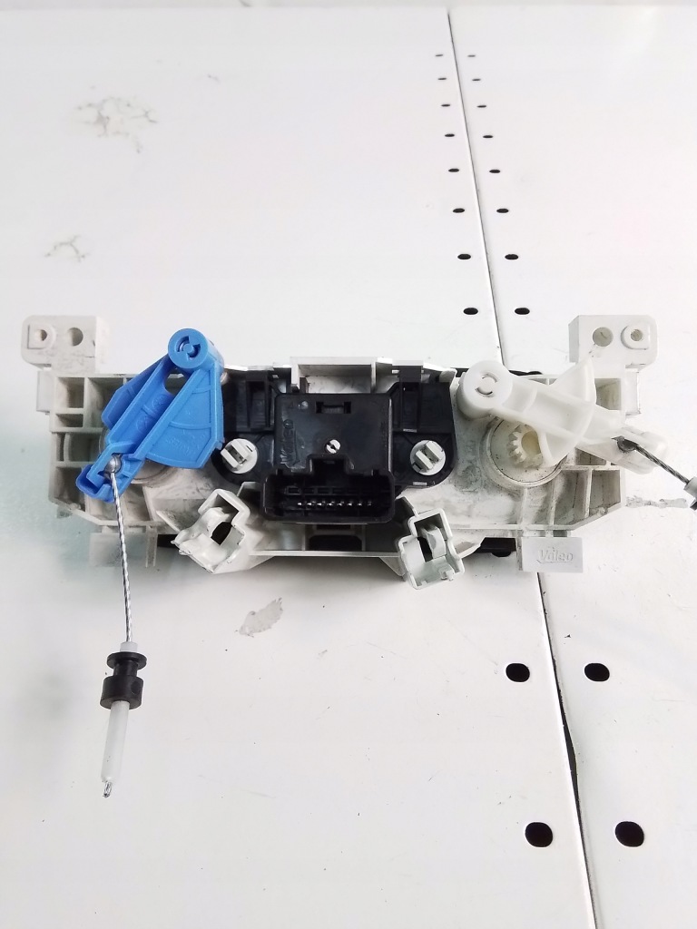 фото №3, L650 панель обдув renault trafic iii 30080060