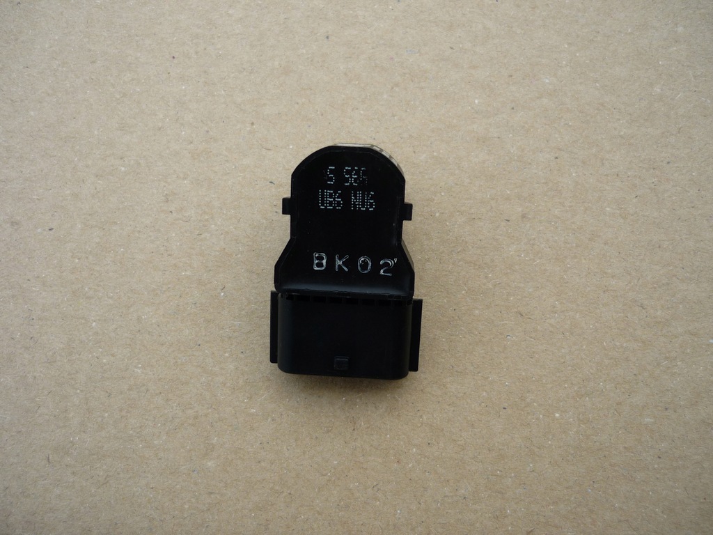 фото №7, Hyundai i40 2012r. датчик pdc паркування задня 6-pin 95720-3z100 лак ub6