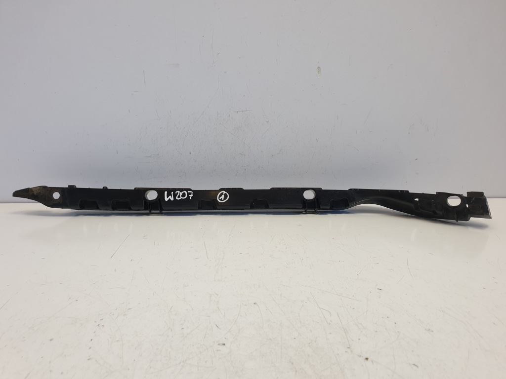 Купити Mercedes w207 c207 a207 напрямна бампера правий задня