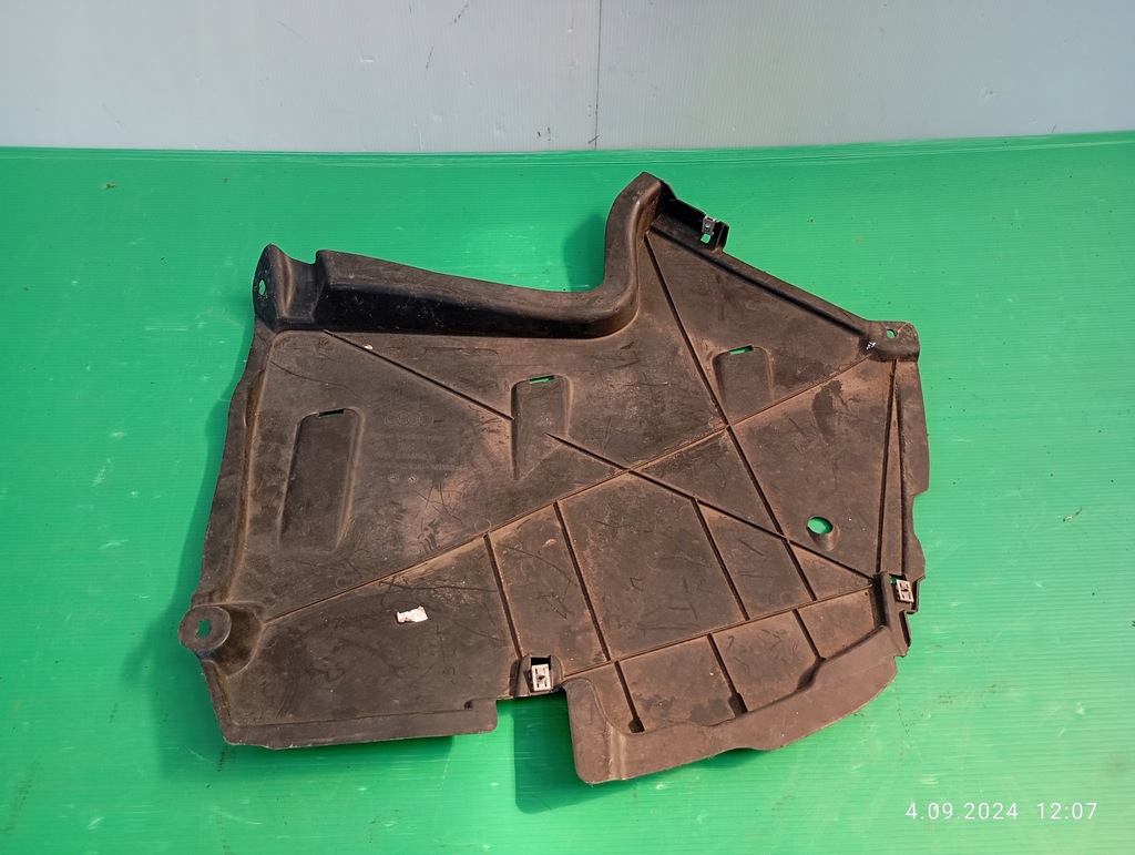 фото №1, Защита подвеска задняя задняя правая audi a4 b9 8w0825219d