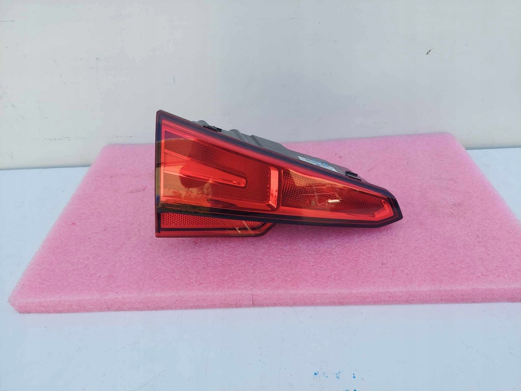 фото №1, Audi a4 b9 8w5 sedan лампа левая задняя задняя w крышка