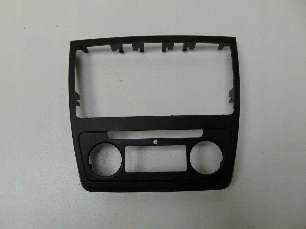 фото №2, Рамка радио консоли skoda yeti 5l0858069h