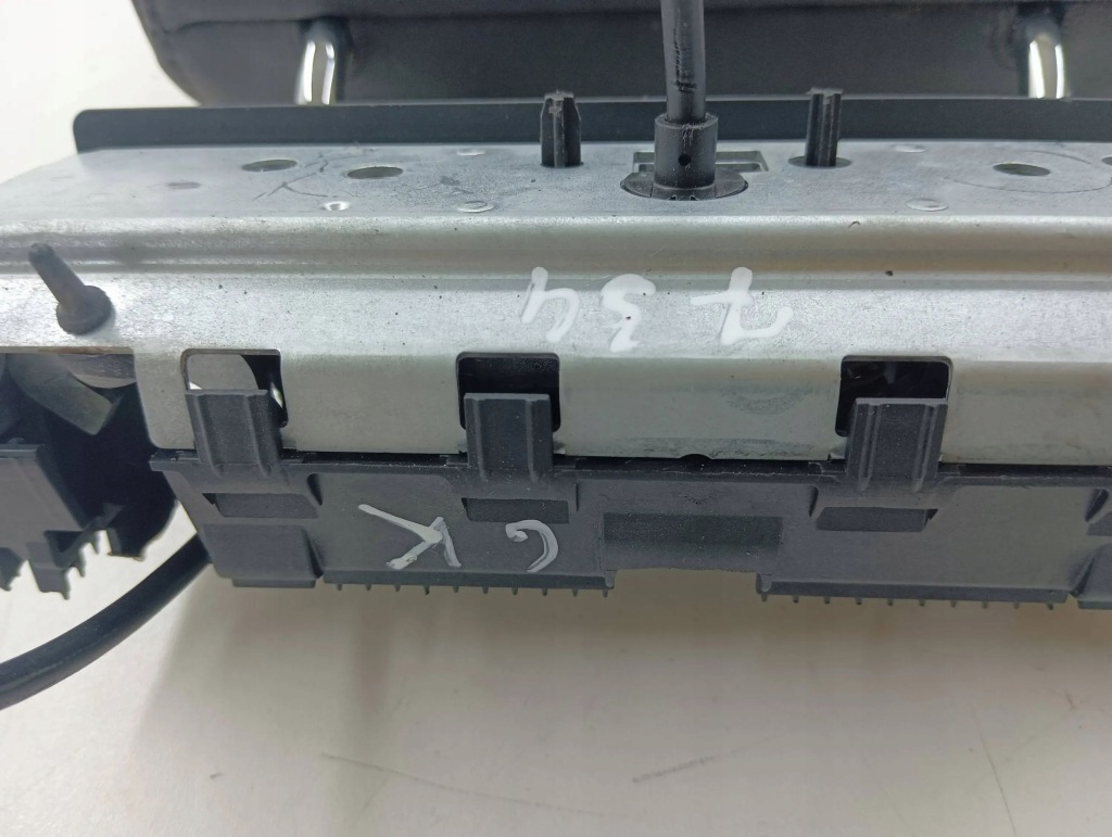 фото №6, Audi q7 4l 2006 ліва сторона підголівник заднього сидіння третього rzędu