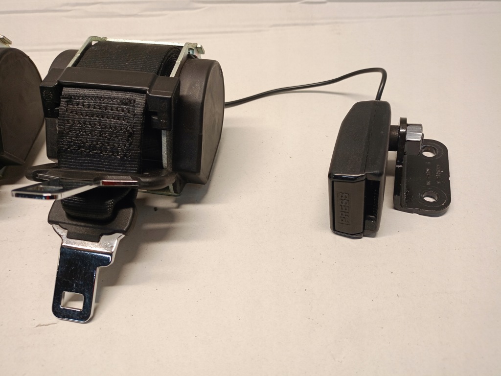 фото №3, Pas безопасности задняя правый левый клипсы комплект peugeot rcz