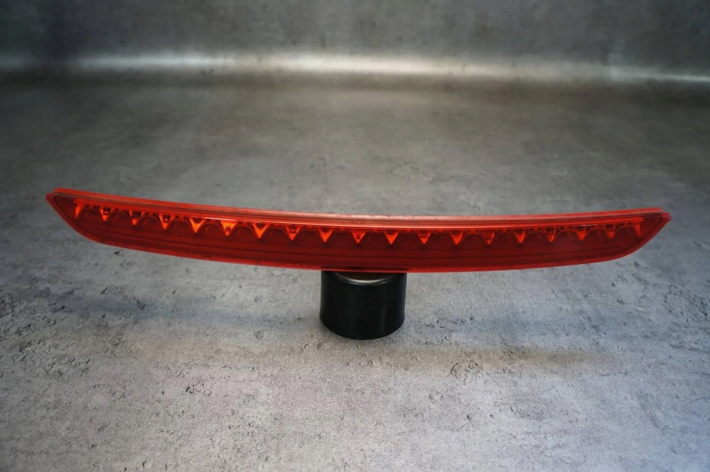 фото №1, Третий свет стоп лампа крышки audi tt 8j 8j0945097