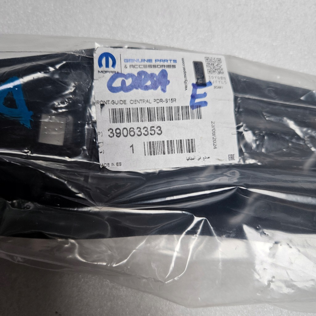 Opel corsa e кронштейн  кронштейн ремень передний балка 39063353 Доставка