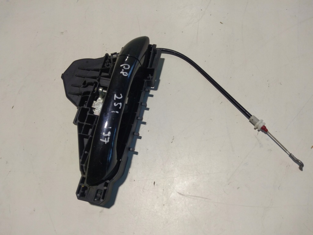 фото №1, Ручка mercedes w251 права перед c197