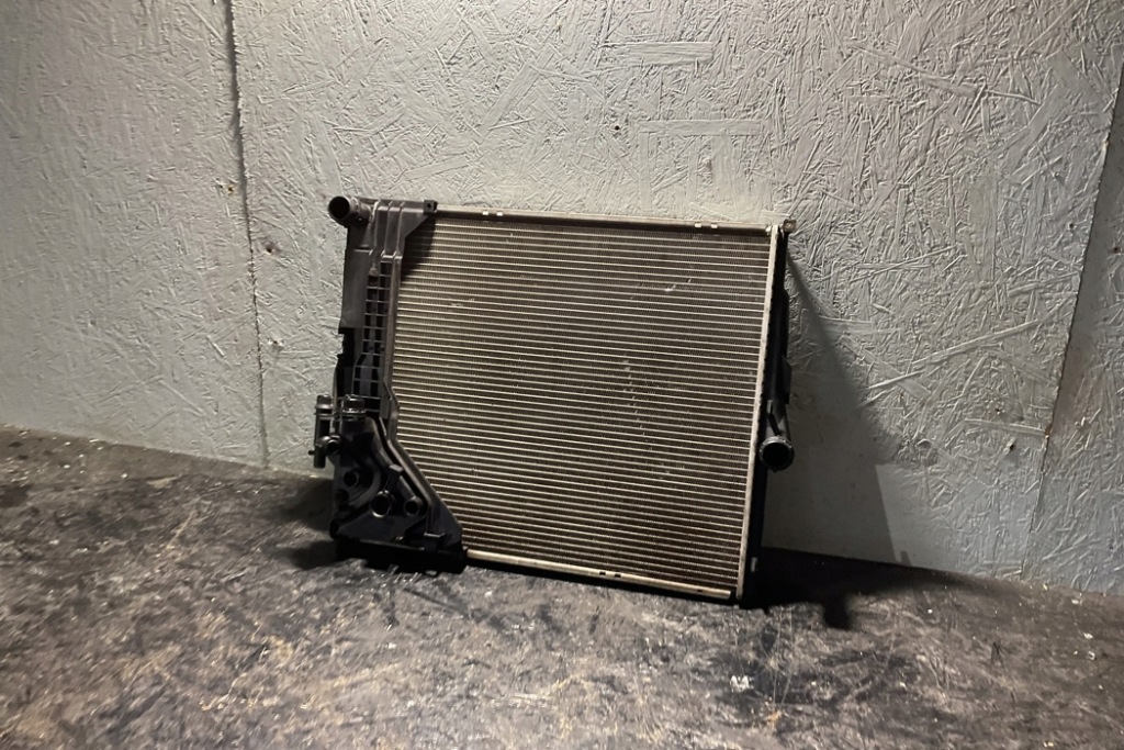 Радиатор воды bmw x3 e83 75302529 2.5l бензиновый 137kw 2004 Киев