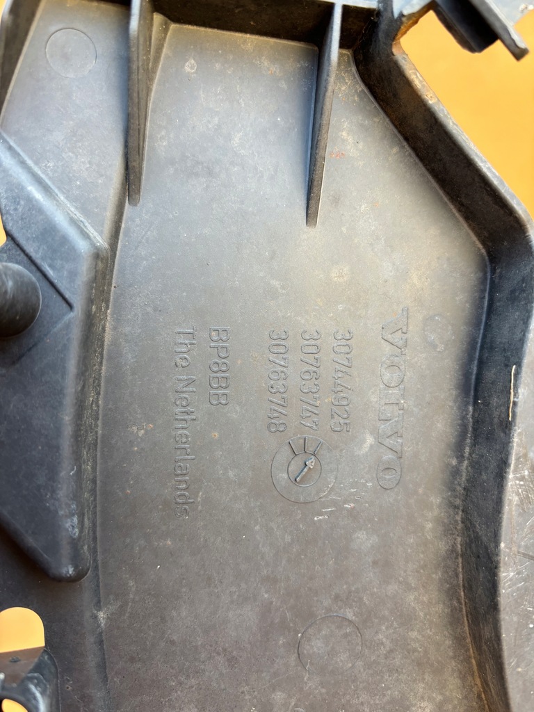 фото №12, Volvo s40 ii lift бампер перед 30744904 bp8bb kompletny с плита нижняя