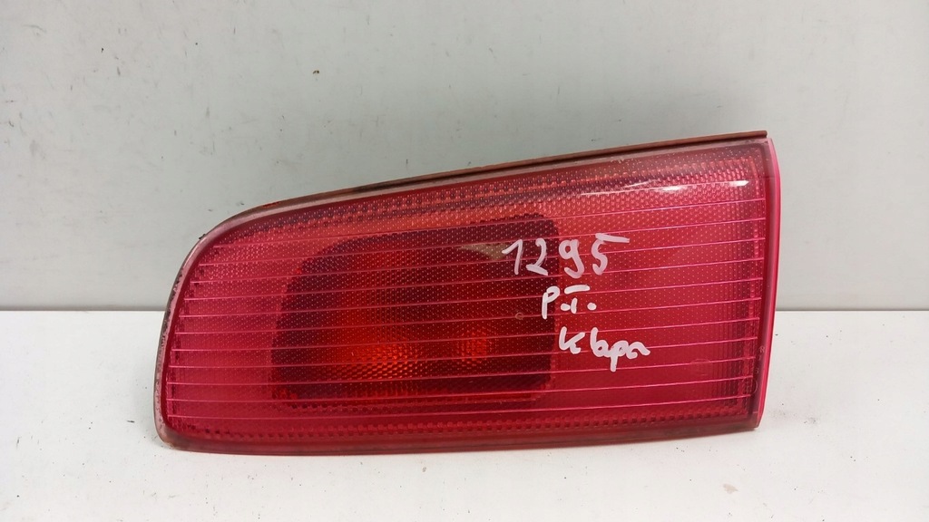фото №1, Mazda 2 dy лампа задня права w кришка