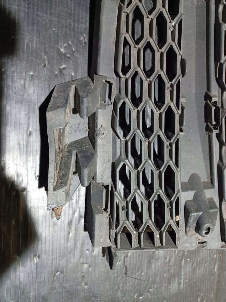 Решётка бампера правая jaguar xf x260 r sport gx6m-8b289-d Доставка