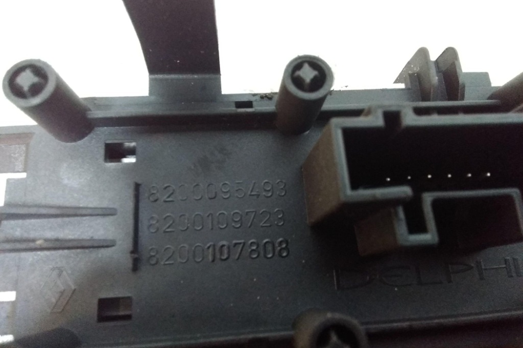 фото №1, Кнопка аварийных renault grand scénic ii jm0/1_ 88040001 1.87l дизель