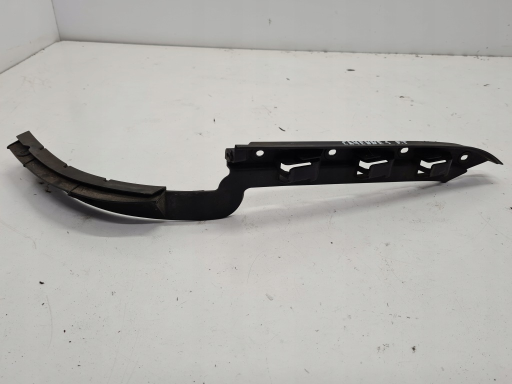 Купити Porsche cayenne s напрямна бампера правий задня