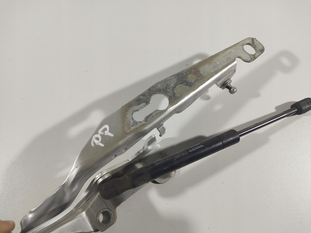 фото №5, Volvo v70 15r- петля капот правий