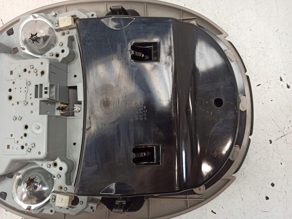 фото №14, Chrysler оригинальный номер voyager iv бардачок верхний лампа потолочный 04685699ac