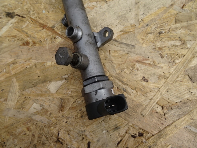 фото №4, Молдинг впрыскная audi a4 059130090aj