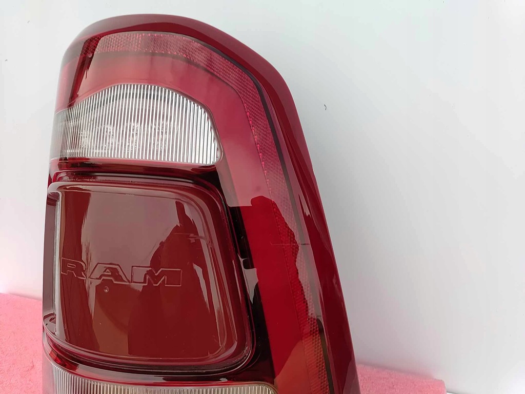 фото №7, Dodge ram 19- лампа права задня задня led europa 3914