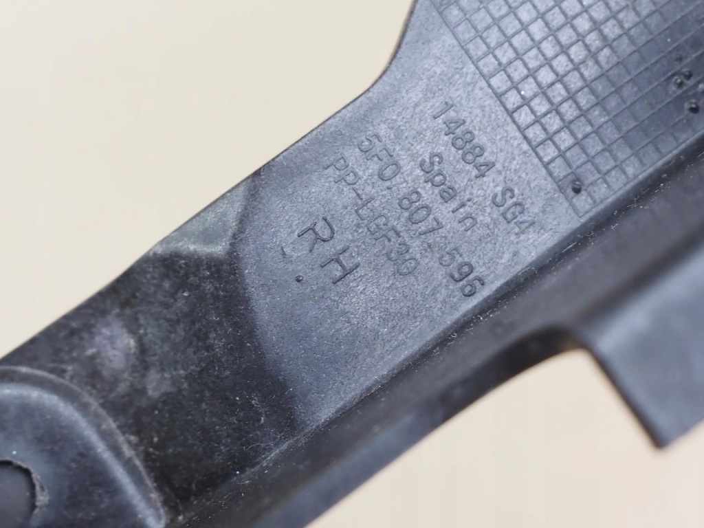 Кронштейн правий омивача фари seat leon 3 3 5f рестайлінг  16- 5f0807596 Київ