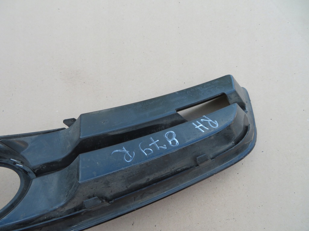 Решётка решётка радиатора бампера правая audi a3 8p0807682j рестайлинг  08-12r Оригинал