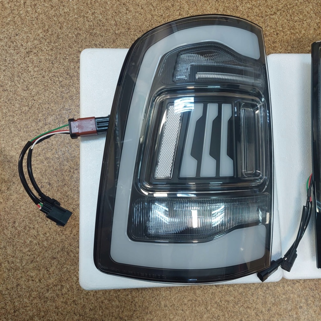 фото №12, Dodge ram 1500 2009-18 лампа лампы kpl задняя led europa жёлтый поворотник czyste