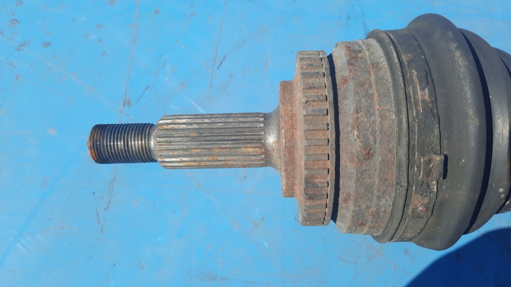 Привідний вал права volvo 440 460 Оригінал