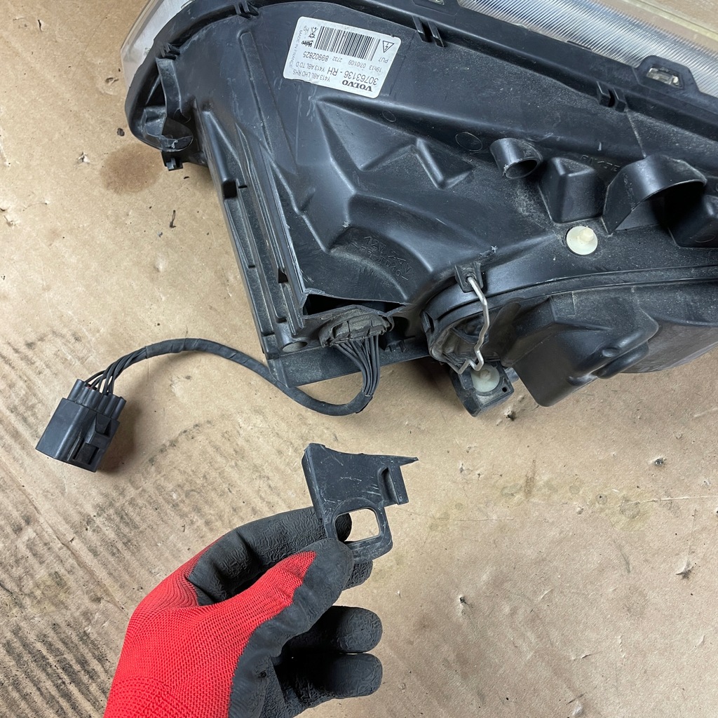 фото №9, Volvo xc60 i 08-13 ксенон 30763136 лампа передня перед права + кронштейн