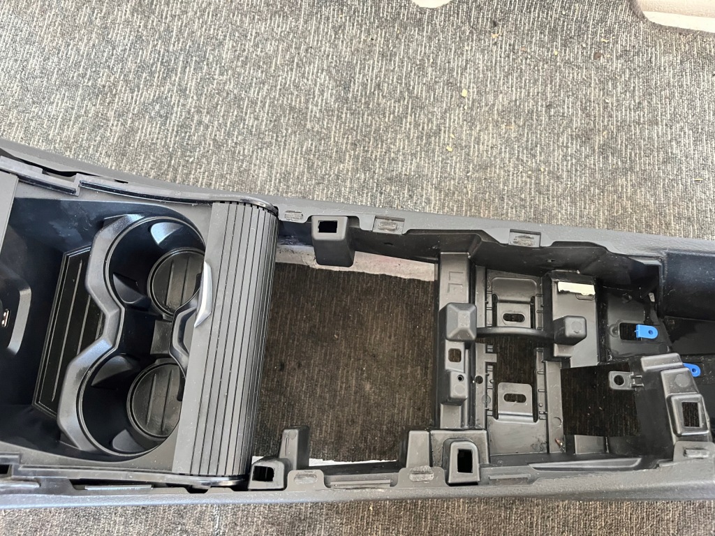 Bmw x1 f48 lci lift 19r тунель середній підлокітник оригінал європа Київ