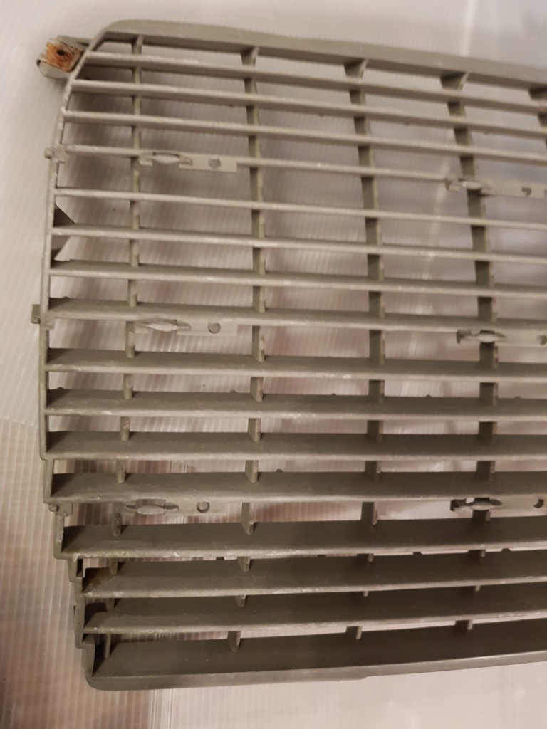 Купити Решітка решітка mercedes w123