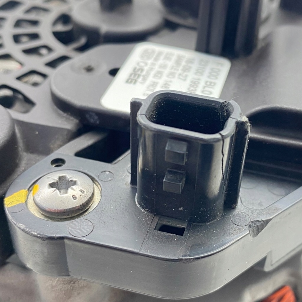 Генератор renault dacia 231001993r Цена