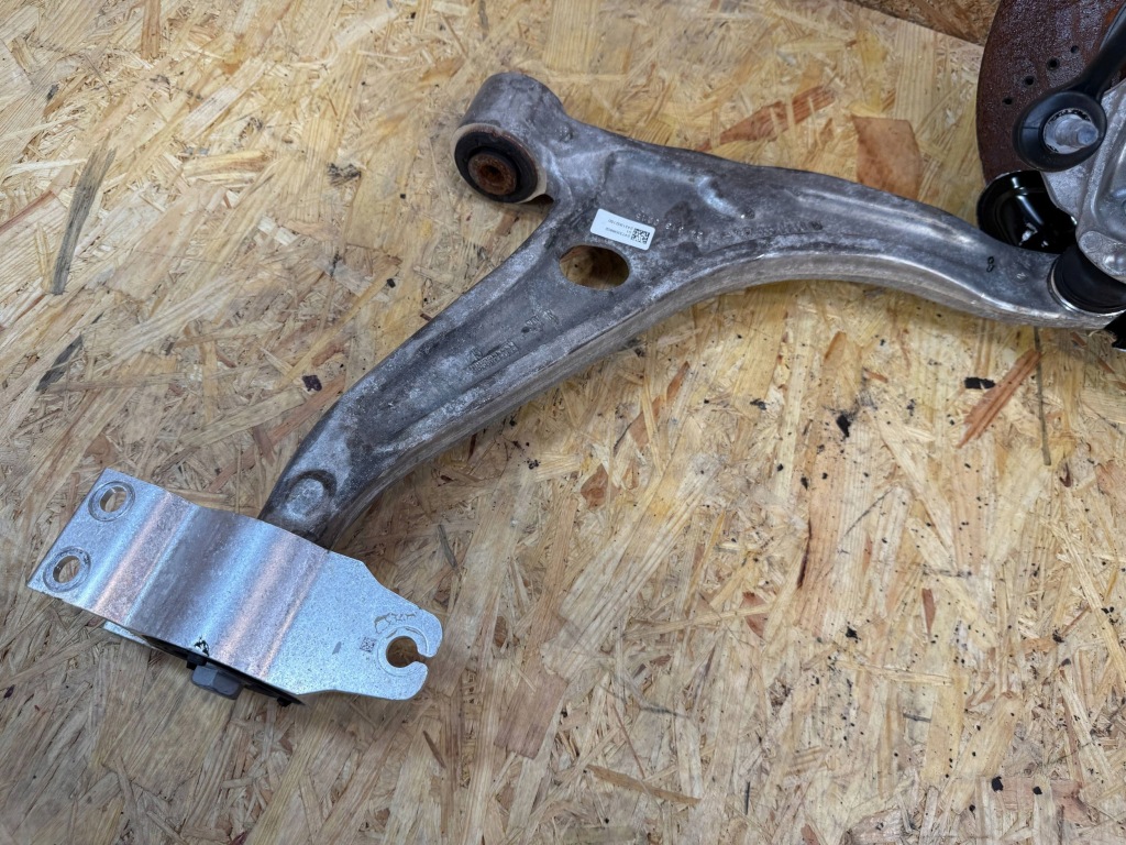 Підвіска амортизатор важіль поворотний кулак правий перед mercedes gla h247 24r в Україні