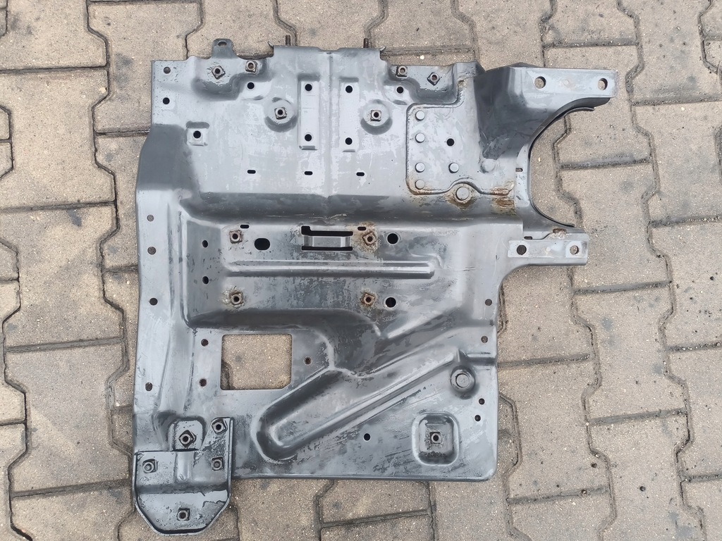 фото №1, Лист кронштейн кронштейн крила scania r ngs