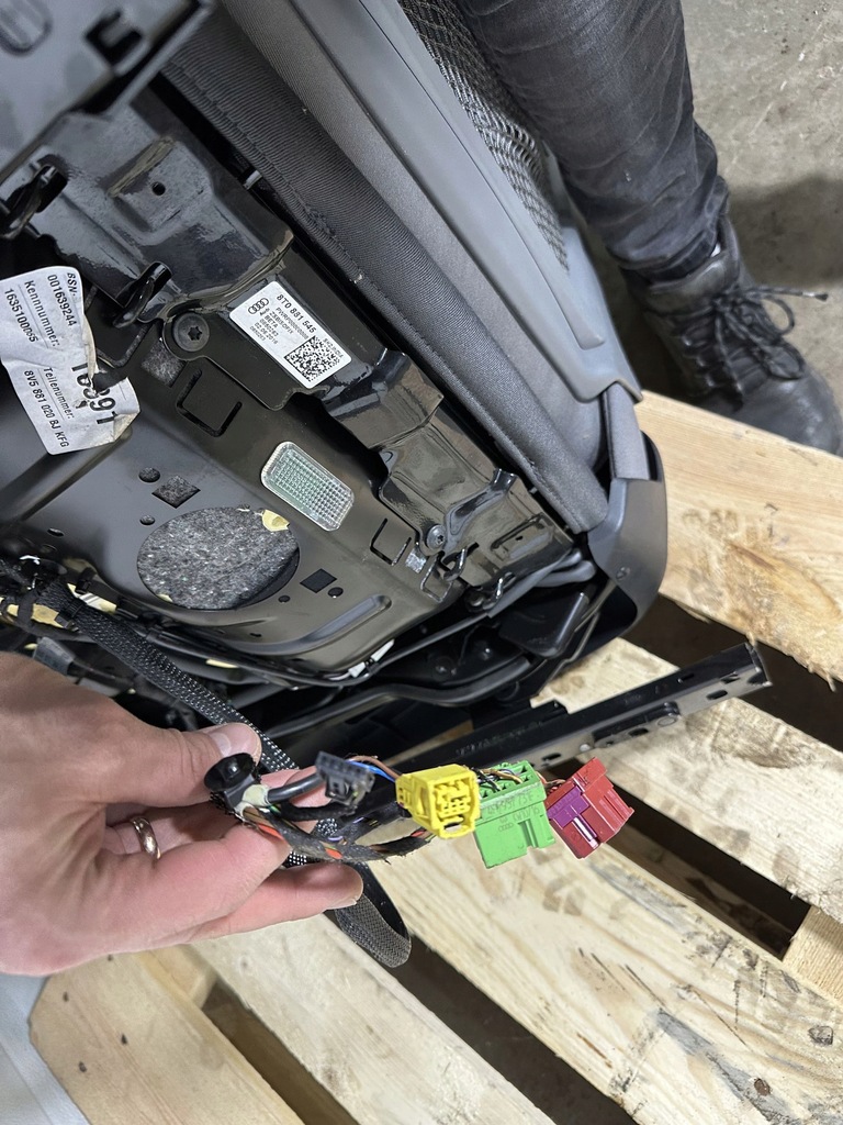 фото №7, Audi a3 s3 8v sline 2017 перед сторона правая сиденья, сиденье 5q4881106d