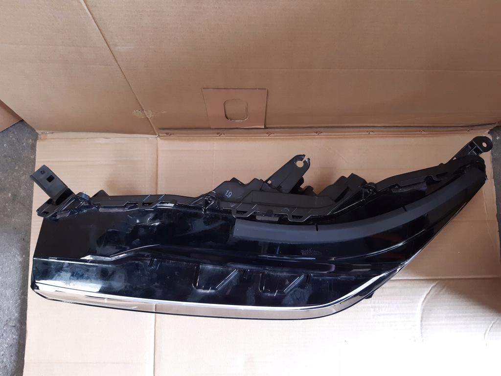 фото №7, Лампа передняя левая full led toyota bz4x