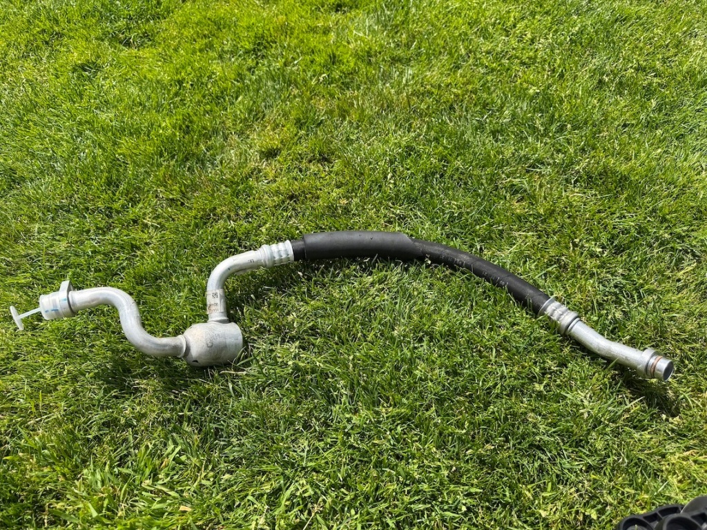 фото №1, Nissan qashqai iii j12 3 шланг кондиционера трубка 924806ub0a оригинал