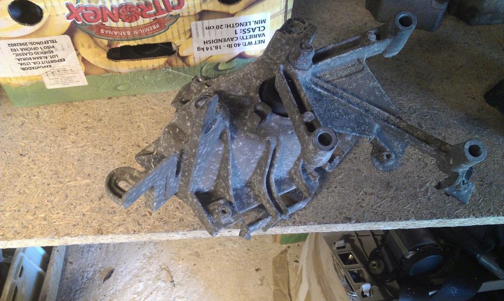 фото №1, Renault clio ii - кронштейн подушка двигуна