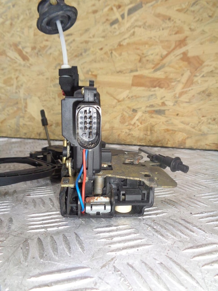 фото №5, Замок дверь левый перед 9 pin audi a2 1999- europa 8z1837015a