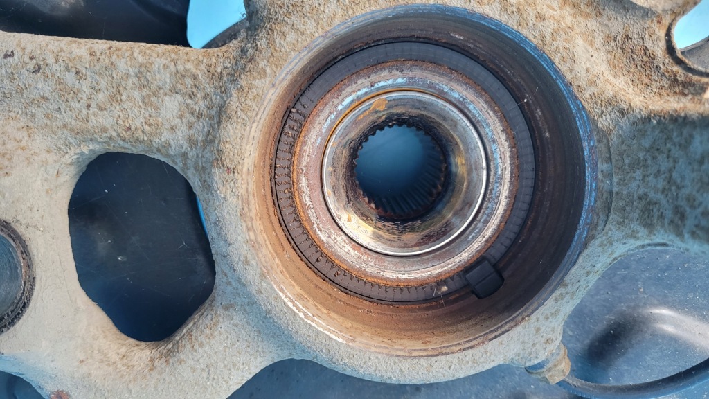 Mercedes w218 cls 350 15r поворотный кулак ступица левая перед защита a2044211120 с Разборки