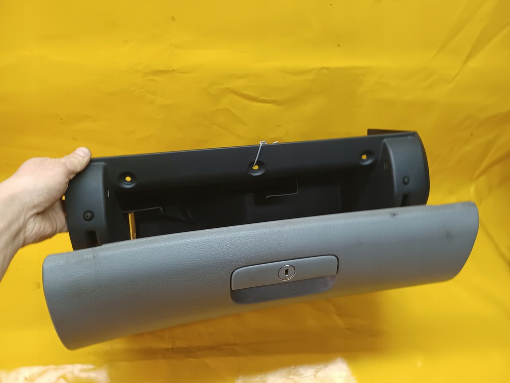 фото №12, Бардачок пассажира skoda octavia i 99-10r 1u1857097 цвет siwy .