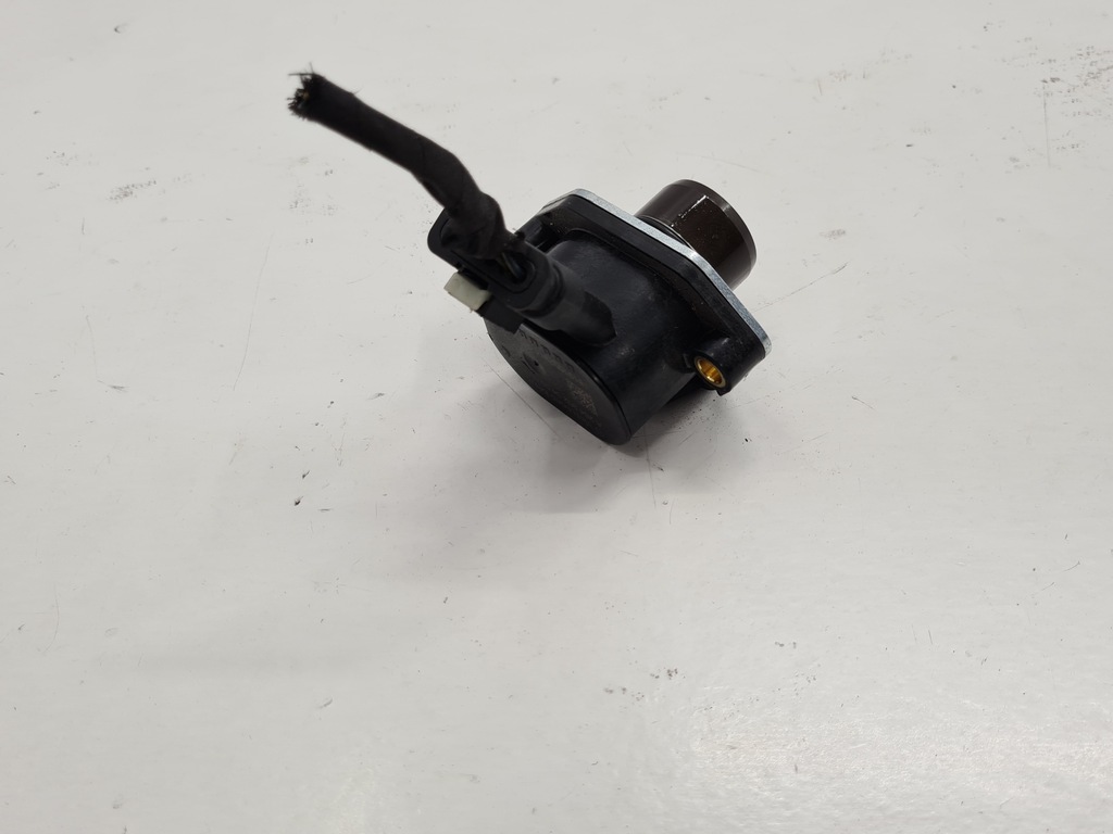 фото №1, Mercedes w205 электроклапан топлива a2649820400