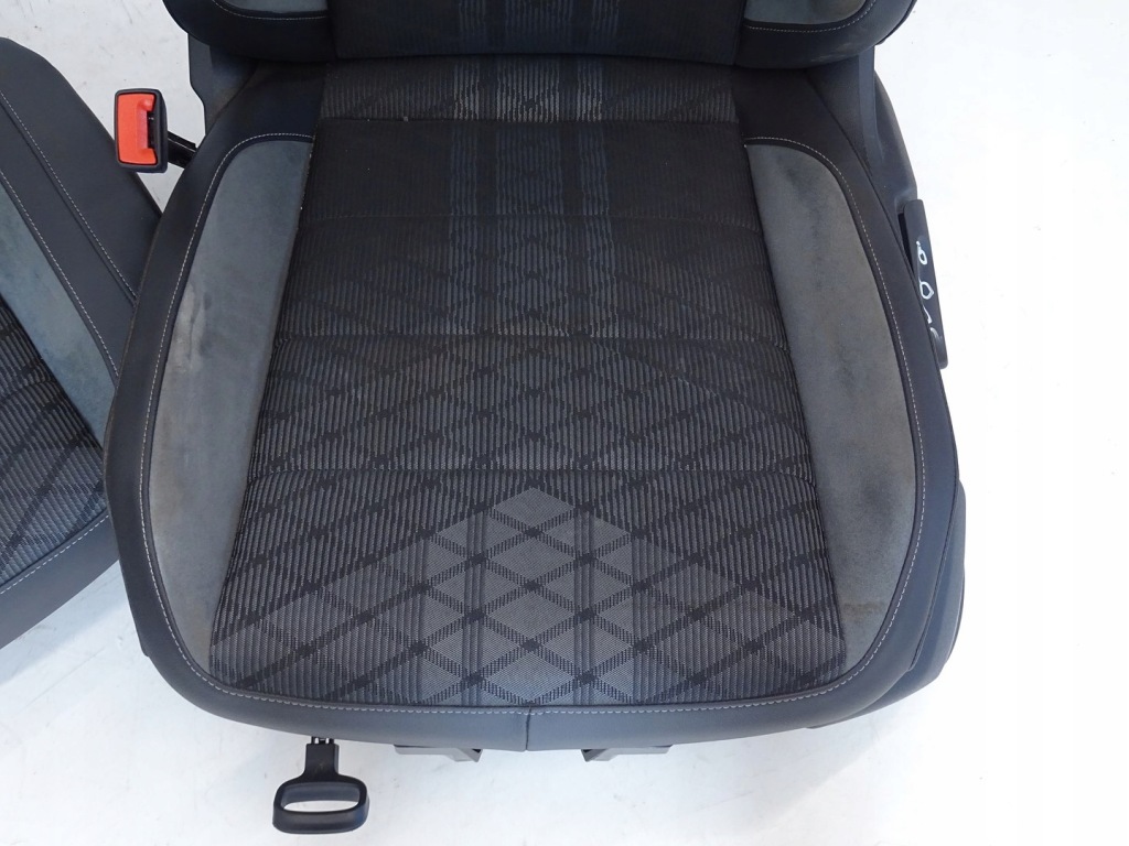 Kpl сидіння заднє сидіння оббивка + обшивки vw t-roc r-line підігрів ! Оригінал