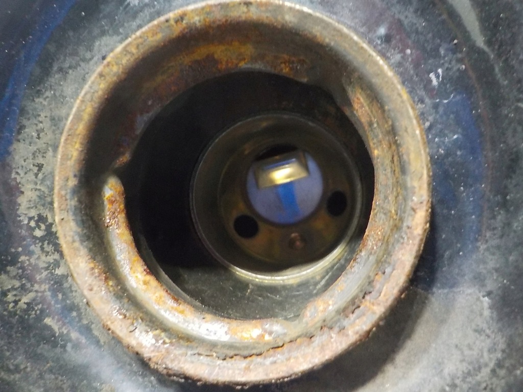 фото №5, Nissan x-trail t30 2.5 заливна горловина труба заливної пального