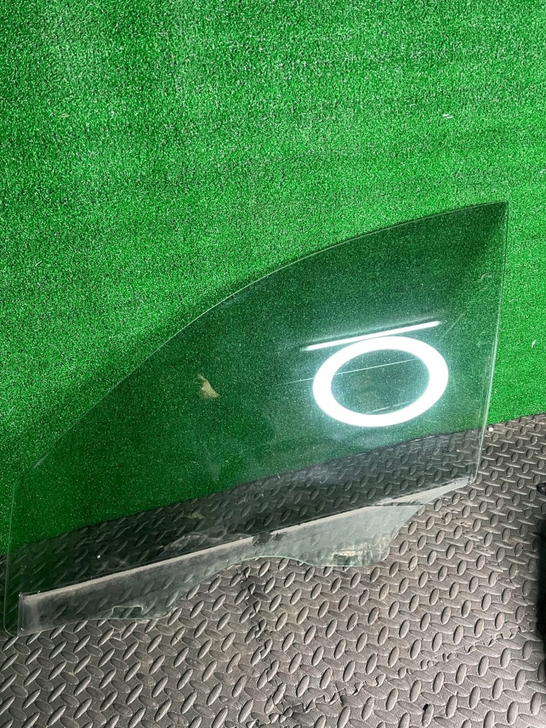 Купити 2020 alfa romeo giulia скло двері передніх 0050547121059861